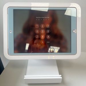 2019 APPLE IPAD 7TH GEN (10.2 IN) - REFURBISHED - EXCELLENT CON (STAND INCL)